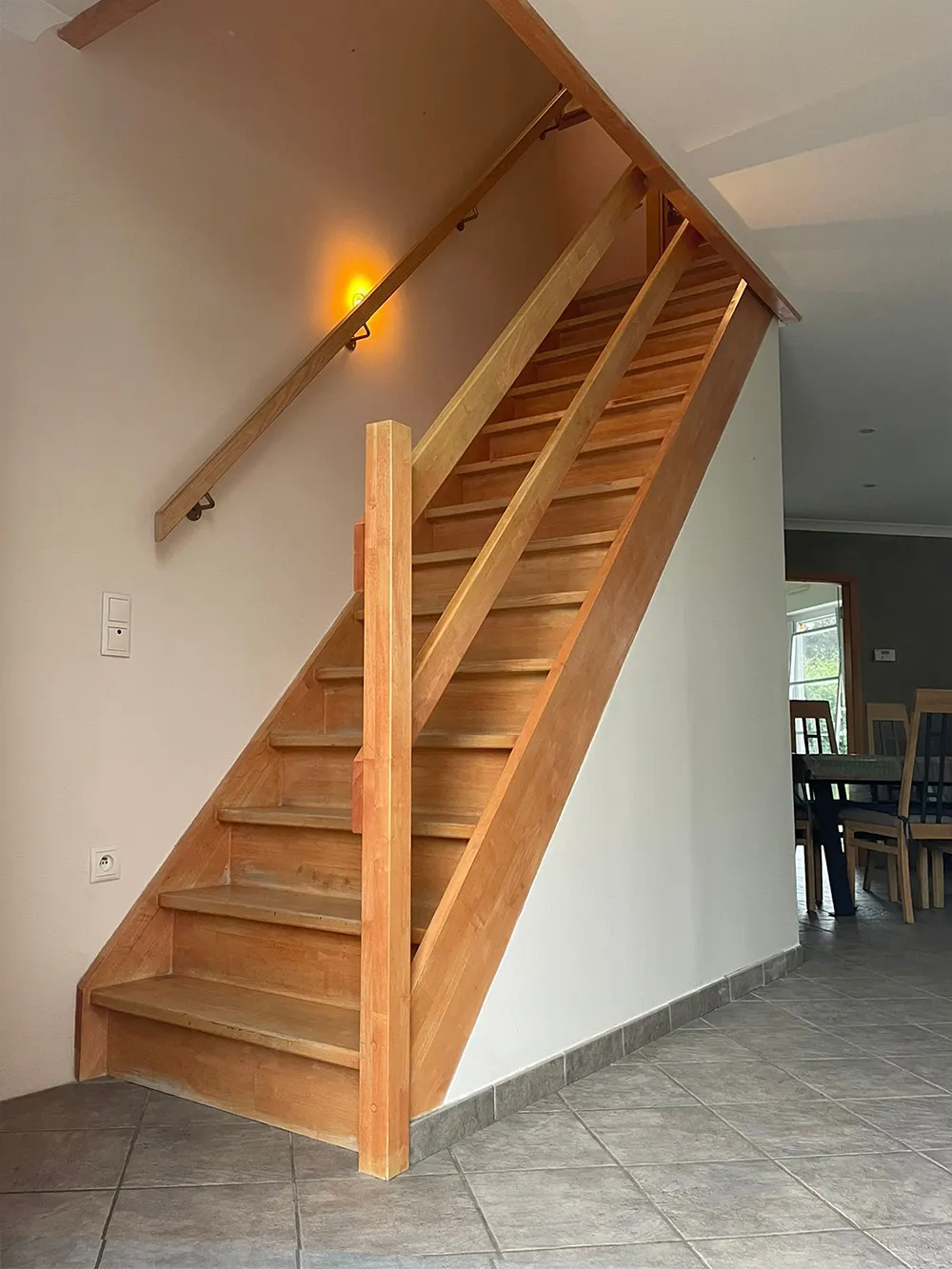 Escalier avant rénovation - usé et vieillissant